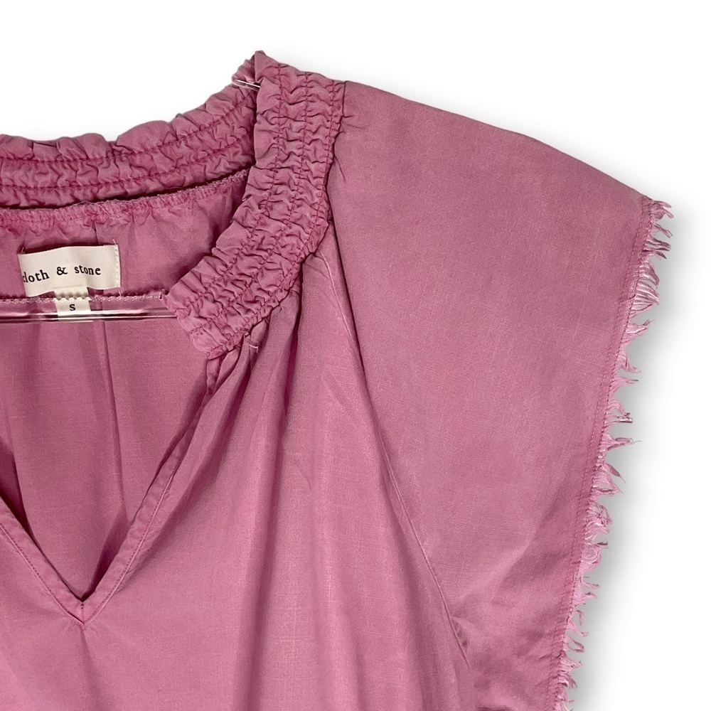 Cloth & Stone Smocked Top Sz S V Neck Frayed Sleeve Boho Feminine Pink - Picture 5 of 10
